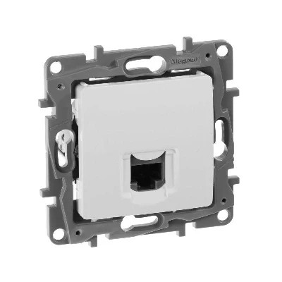 Розетка компьютерная 1-м СП Etika RJ45 кат.5E UTP механизм бел. IEK 672241
